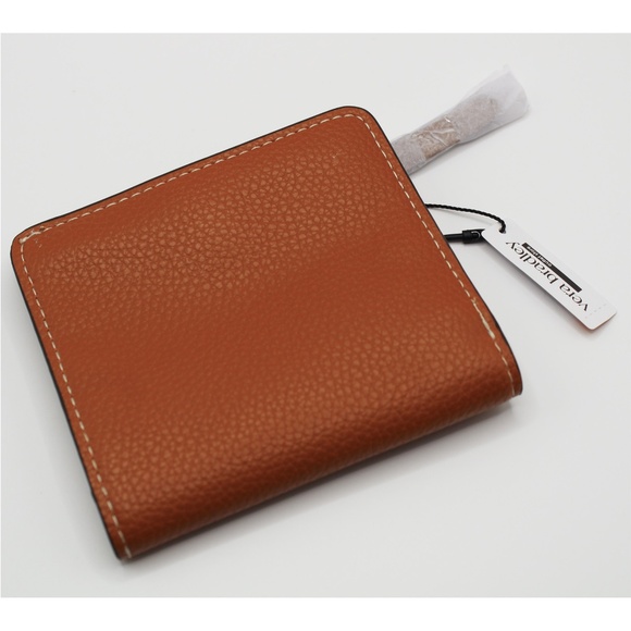 Vera Bradley Handbags - NWT Vera Bradley Essential wallet